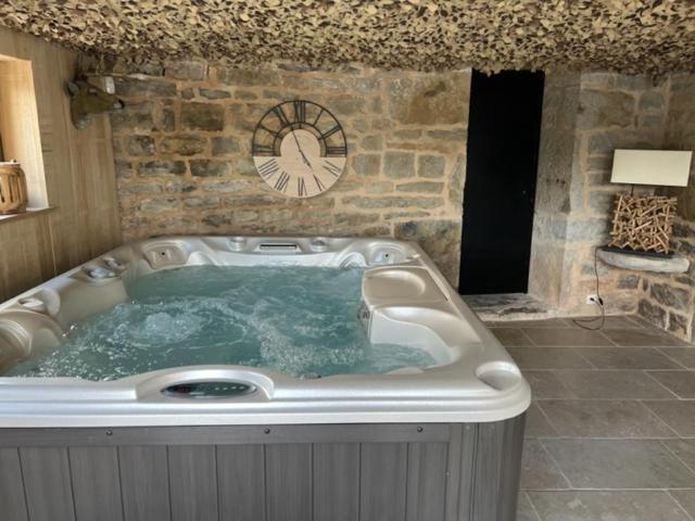 Agreable Chambre D Hote Avec Piscine Et Jacuzzi Thegra ภายนอก รูปภาพ